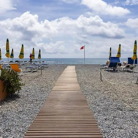 Trilocale Vista Spiaggia/mare Diano Marina